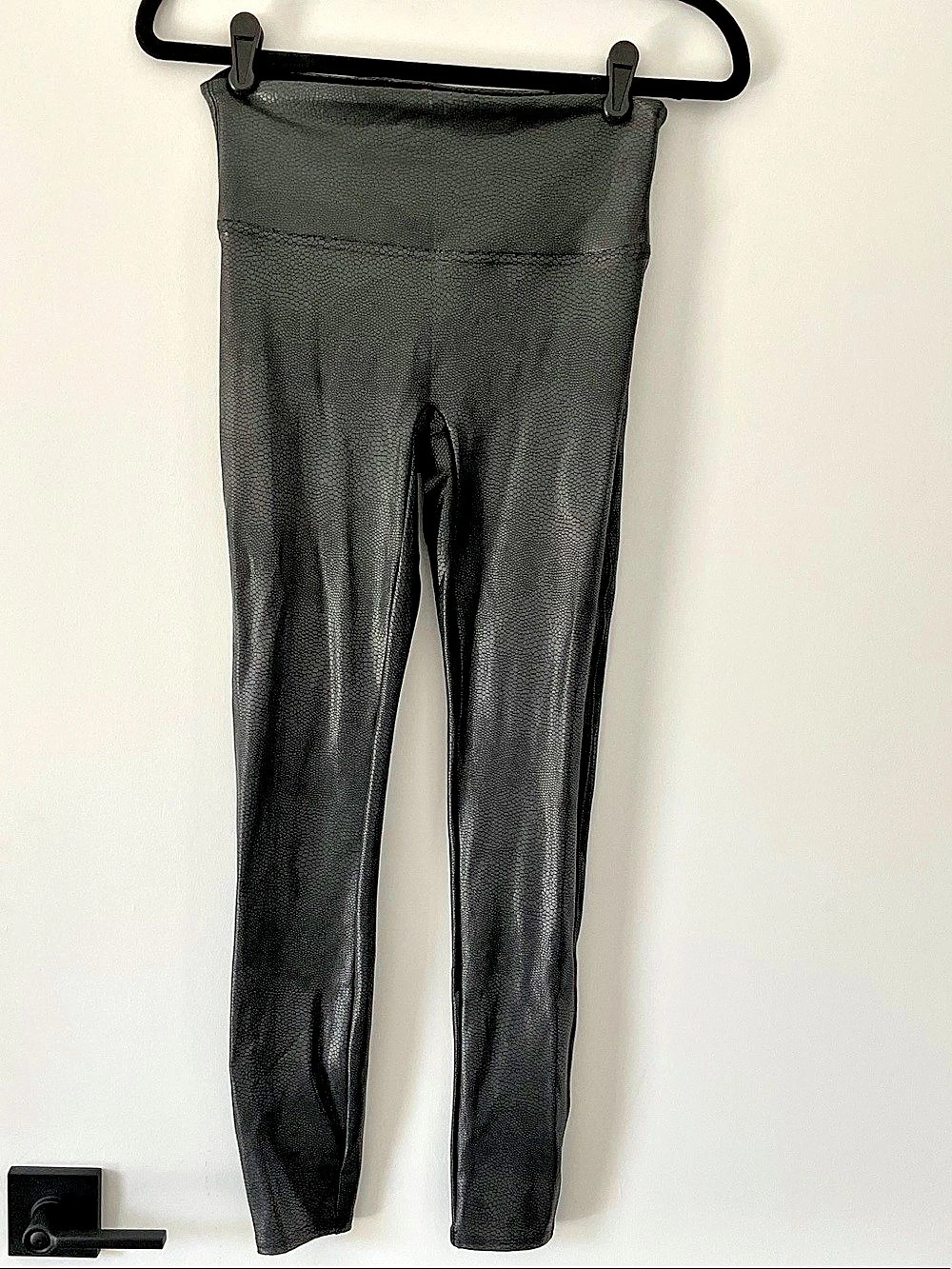 SPANX Faux Leather Matte Snake Leggings Black Medium NWOT